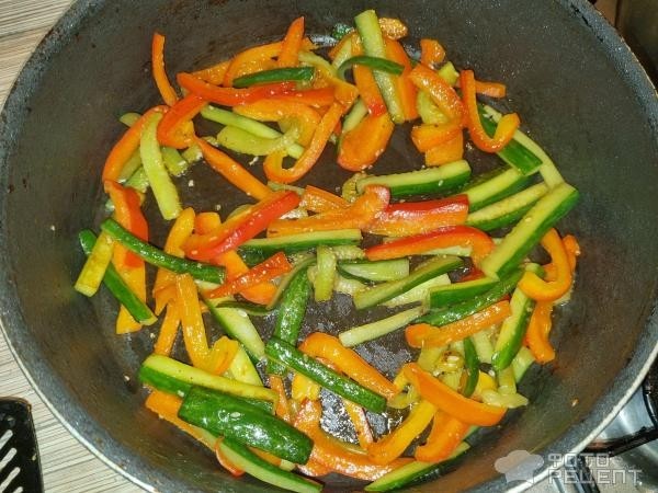 Рецепт: Удон с овощами и курицей - Вариант приготовления азиатской еды в домашних условиях