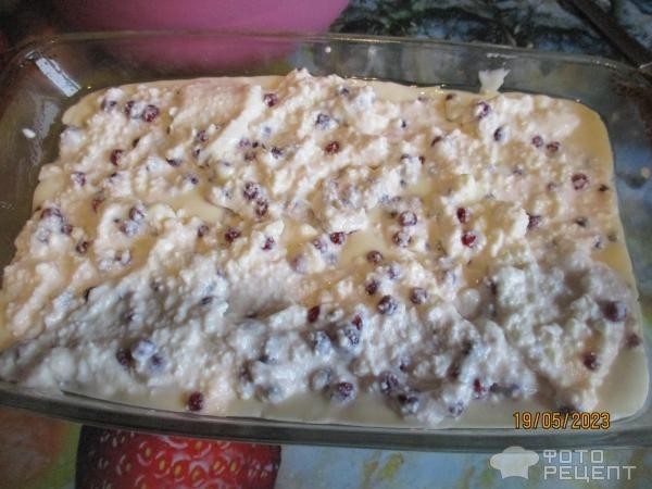 Рецепт: Заливной пирог - с творогом и брусникой