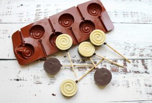 Шоколадные конфеты на палочке