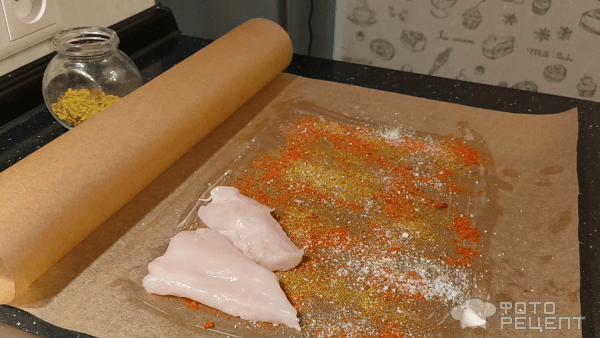 Рецепт: Куринное филе в пергаменте - Сочная курочка на сухой сковороде!