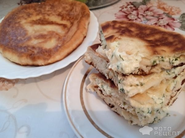 Рецепт: Ленивые хачапури с творогом, сыром и зеленью - На кефире: быстро и очень вкусно. Жарим на сковороде