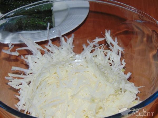 Рецепт: Салат с капустой кольраби - с кукурузой и сметанной заправкой