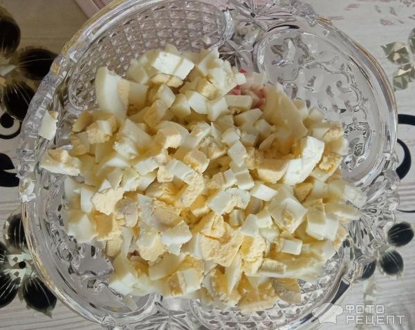 Рецепт: Салат с крабовым мясом и зеленым луком - С добавлением яйца