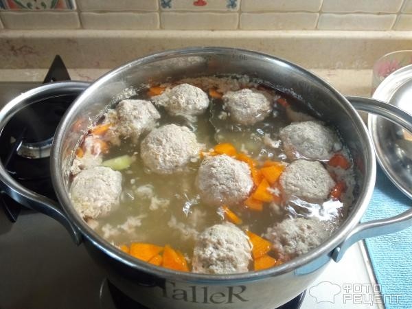 Рецепт: Суп с фрикадельками и вермишелью - Вкусный и легкий.