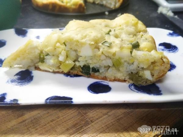 Рецепт: Заливной пирог с яйцом, рисом и знленым луком - Низкий пирог на один раз