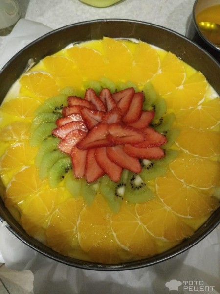 Рецепт: Творожный пирог с фруктами и желе без выпечки - по домашнему