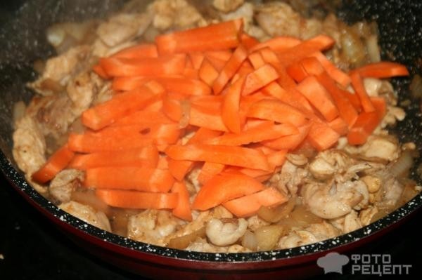 Рецепт: Азу по-татарски - Курица с солеными огурцами в томатном соусе