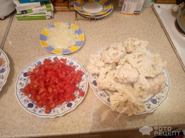 Рецепт: Цветная капуста, запеченная с куриным мясом и помидорами - В духовке