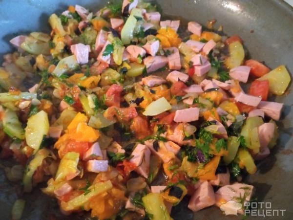 Рецепт: Яичница с кабачком и помидором - Вкусное блюдо из минимального количества продуктов