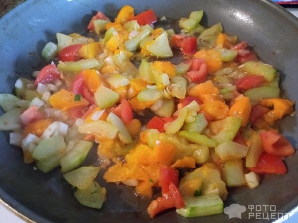 Рецепт: Яичница с кабачком и помидором - Вкусное блюдо из минимального количества продуктов