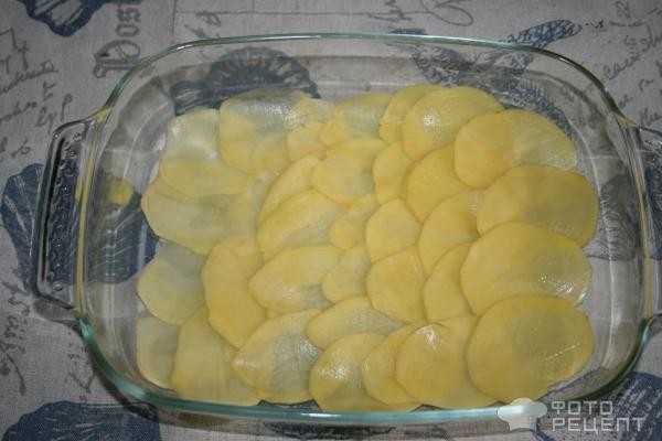 Рецепт: Картофельная запеканка из куриных грудок - в сливочной заливке