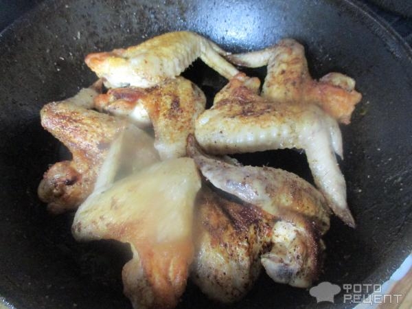 Рецепт: Курица в сметанной подливе - остро-пряная подлива