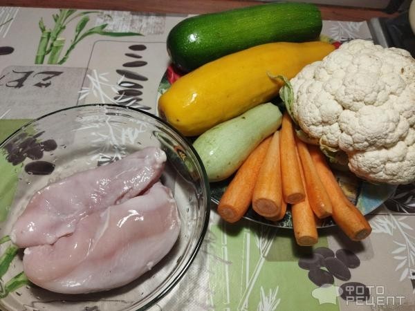 Рецепт: Куриное рагу с овощами - кабачки, цветная капуста, летний легкий рецепт,