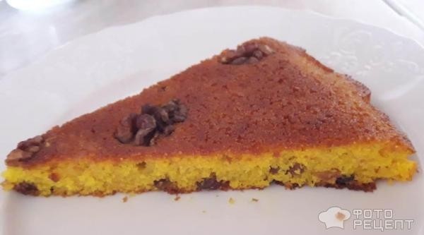 Рецепт: Манный пирог с куркумой и орехами - С изюмом и грецкими орехами