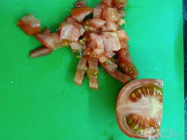 Рецепт: Морковный рулет с творожной начинкой - С помидорами