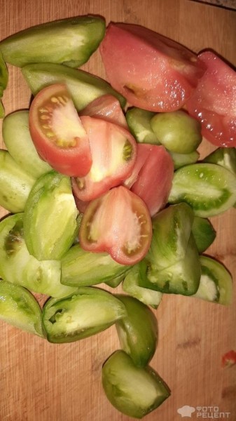 Рецепт: Салат из зеленых помидор без обработки - По домашнему