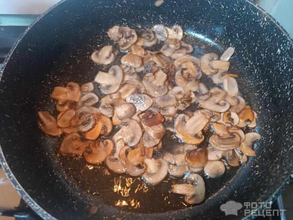 Рецепт: Слоеный пирог с грибами, луком, курицей, рисом - В духовке