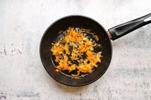 Рис с морковью и луком в духовке