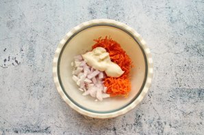 Треска с морковью и луком в духовке