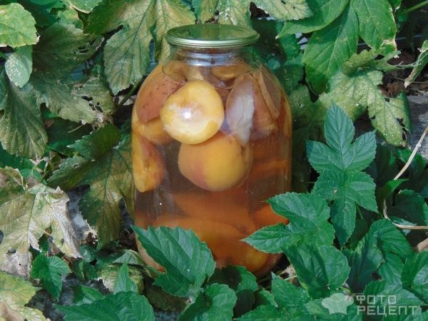 Рецепт: Компот из персиков на зиму - с грушами