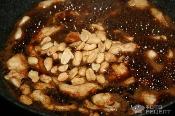 Рецепт: Курица по-азиатски - с арахисом и кунжутом