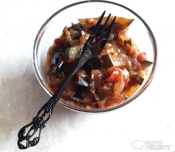 Рецепт: Баклажанная икра с помидорами и сладким перцем - С острым перцем и чесноком