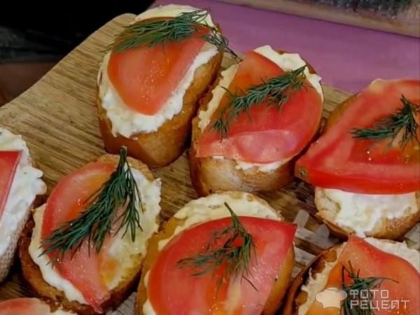 Рецепт: Бутерброд с чесноком и майонезом - и с томатами)
