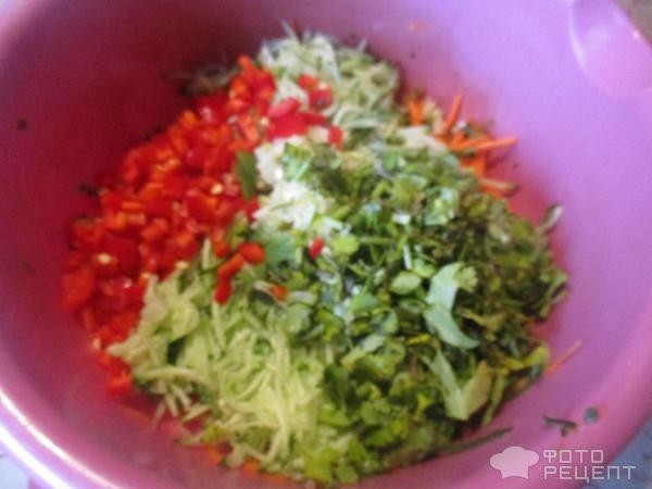Рецепт: Салат из зеленой редьки - с морковью и огурцом
