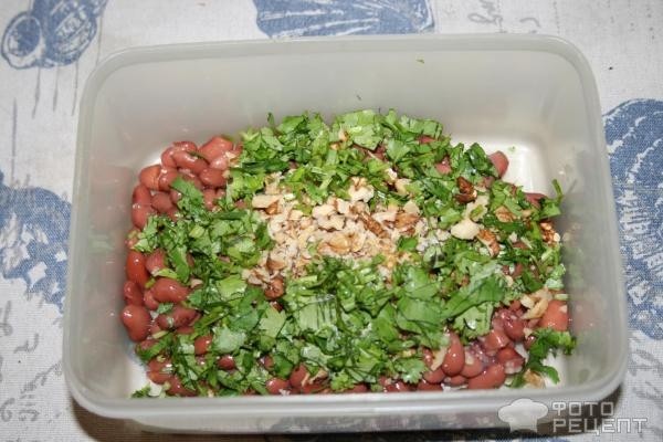 Рецепт: Салат из консервированной фасоли - Простой и сытный