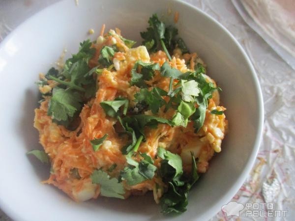 Рецепт: Салат из моркови с сыром и чесноком - и с яйцами