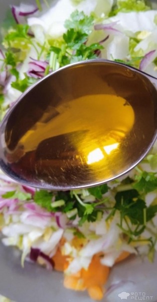 Рецепт: Салат из пекинской капусты с томатом - С оливковым маслом