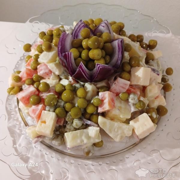 Рецепт: Салат "Оливье оригинальный" с сыром - Оригинальный вкус любимого новогоднего салата, новые рецепты к Новому году!