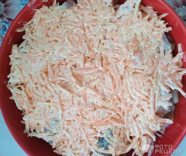 Рецепт: Минтай, запеченный в духовке - Минтай ПП: под морковно- сметанной шапочкой