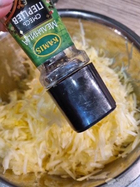 Рецепт: Оладьи из кабачков с чесноком - Когда хочется простой еды