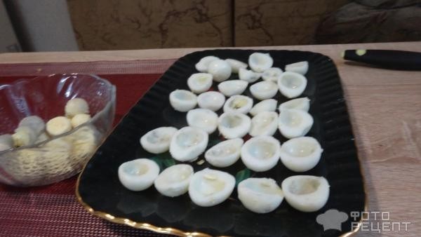 Рецепт: Перепелиные яйца Праздничные - Красивая , праздничная закуска.