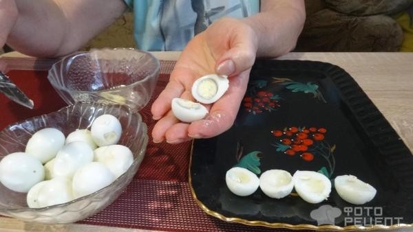 Рецепт: Перепелиные яйца Праздничные - Красивая , праздничная закуска.