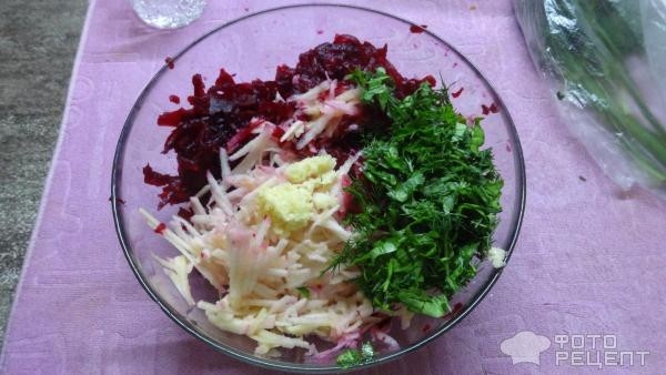 Рецепт: Салат из вареной свеклы "Вкусный" - Яркий , вкусный и очень полезный.