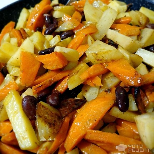 Рецепт: Картофель с луком, морковкой и фасолью жареная на сковороде - Оригинальный рецепт вкусного жареного картофеля