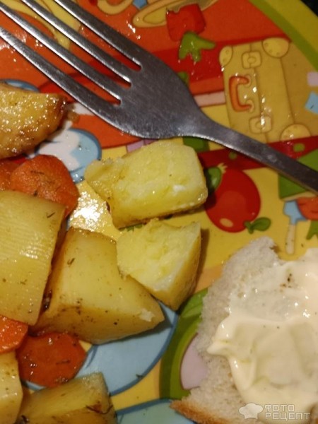 Рецепт: Картофель запеченый - Картошка с морковкой и чесноком в духовке