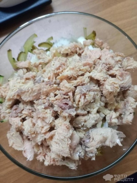 Рецепт: Рыбный салат с рисом и яйцом - на скорую руку