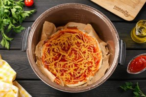 Пицца с сыром в мультиварке