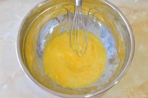 Творожный кекс с лимонами и изюмом