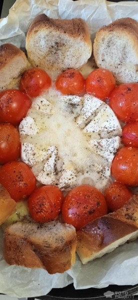 Рецепт: Камамбер запеченный с помидорами - в духовке