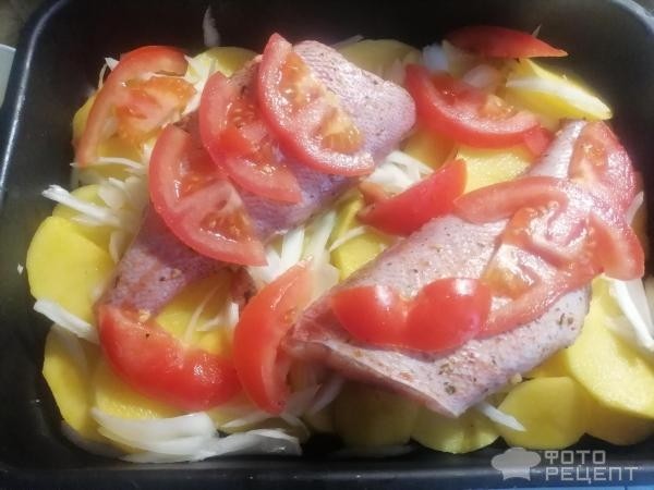 Рецепт: Морской окунь с овощами - запечённый в духовке