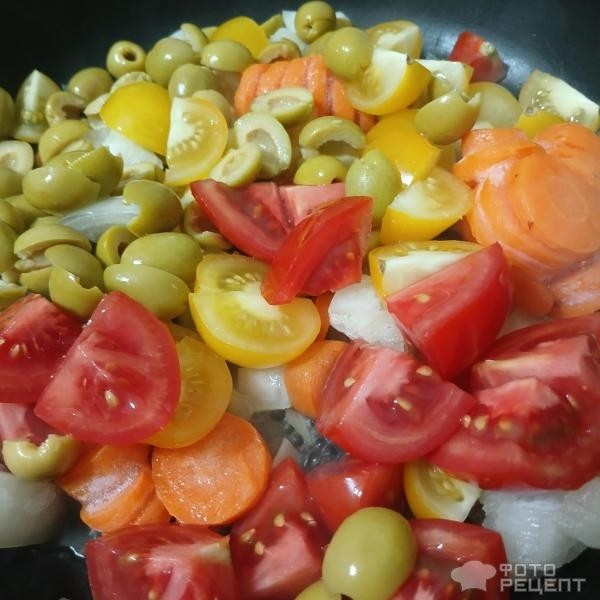 Рецепт: Овощная подлива с оливками и разноцветными помидорами черри - Вкусные рецепты для Поста. Постная овощная подлива.