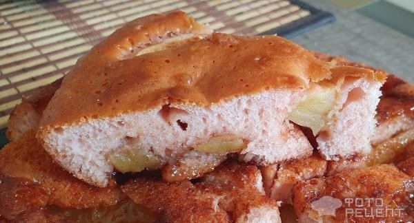 Рецепт: Пирог из киселя - Шарлотка из сухого киселя с карамельными яблоками