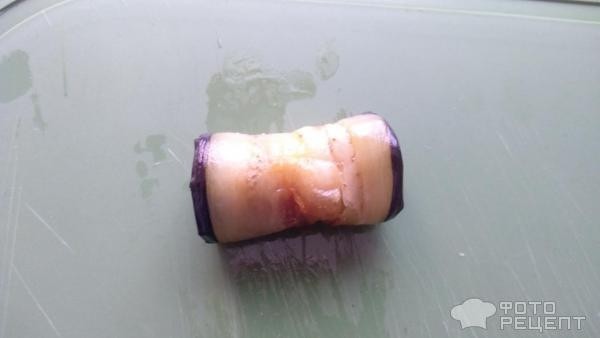 Рецепт: Рулетики из баклажан с творожным сыром и орехами - с чесноком