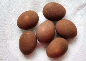 Мерцающие яйца в вине на Пасху